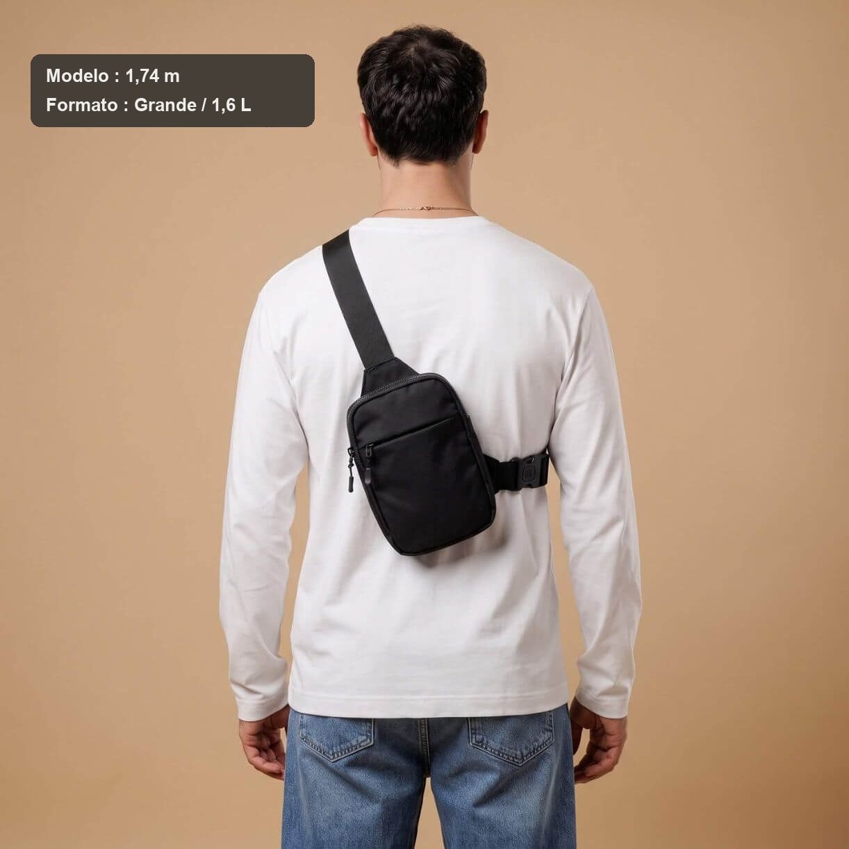 Hombre llevando la bandolera NOMALERO V3 - vista trasera